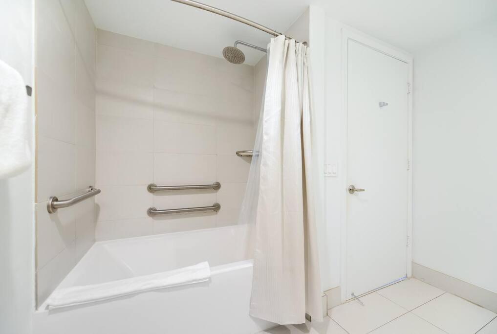 Awesome 2Br Condo Beachwalk Resort Hallandale Beach Extérieur photo